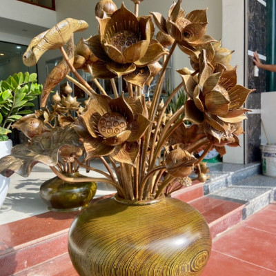 1 Bình hoa sen trang trí phòng thờ phòng khách 25 cành ,hoa ,lá ,gương bằng gỗ mun đuôi công vân gỗ quá đẹp, 