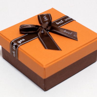 Hộp quà Vuông V014 - 8 x 8 x 3,5 cm - Giao mẫu ngẫu nhiên