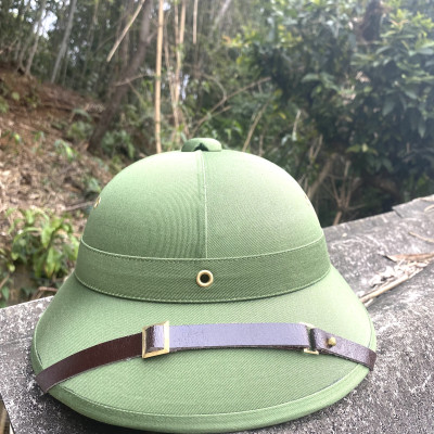 Mũ cối tàu lòng vàng cốt phíp, vải Gabadin tô châu, rơi va đạp không vỡ, tuyệt đối không ngấm nước, vải không phai