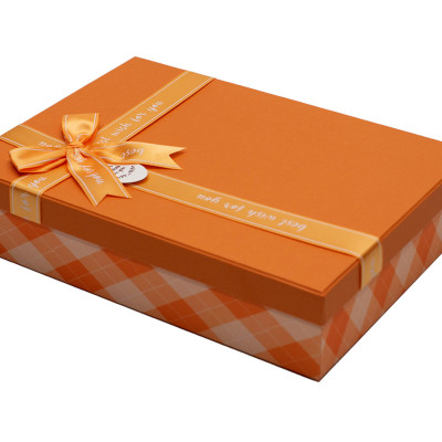 Hộp Quà Chữ Nhật Phượng Hoàng C203 - 27 x 19 x 6 cm - Giao mẫu ngẫu nhiên