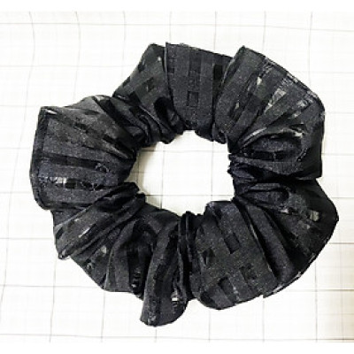 Cột tóc scrunchies màu đen caro lưới size trung