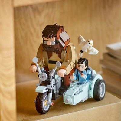 Đồ Chơi Lắp Ráp Mô Tô Bay Cùng Bác Hagrid và Harry LEGO HARRY POTTER 76443 (617 chi tiết)
