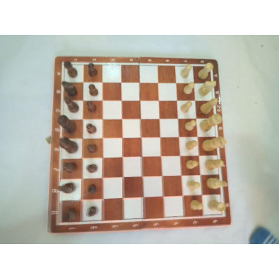 Bộ cờ vua gỗ  cao cấp kích thước 35x35x 2cm ,giúo phát triển trí tuệ