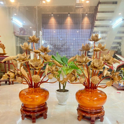 Combo kệ chân đế và 2 bình hoa sen 26 cành ,phong thủy ,trang trí phòng khách ,phòng thờ  đẹp long lanh ,bình cắm hoa gỗ hương đỏ ,hoa lá gương gỗ ngọc am để mộc thơm phức 