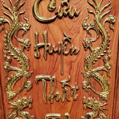 LIỄN THỜ THỔ TIÊN - CỬU HUYỀN THẤT TỔ ( Gỗ hương đá mạ vàng )