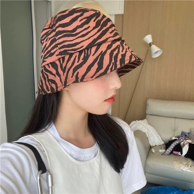 Mũ bucket loang vằn hot trend
