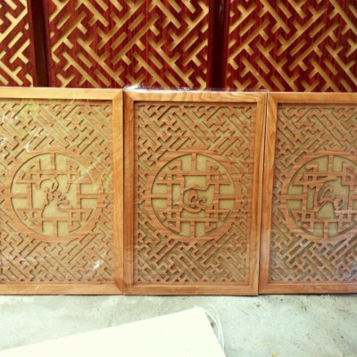 Bộ bàn thờ chung cư bằng gỗ sồi + ám khói +chữ phúc hãy chữ bất kỳ bằng gỗ sồi nga