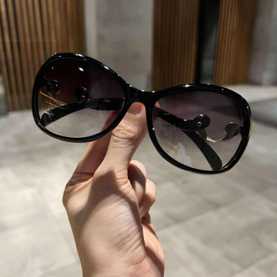 Kính râm nữ thời trang sành điệu