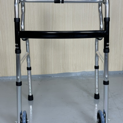 Khung tập đi cho người già có bô vệ sinh đi kèm, chắc chắn, an toàn, gấp gọn khi không sử dụng, chính hãng Nikita