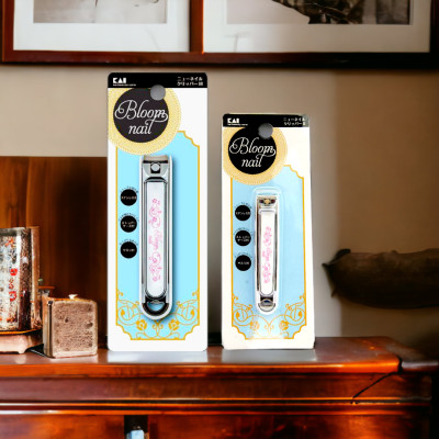 Bấm Móng Tay Inox Hoa Văn Cỡ Vừa Kai Razor 000HC3601 (Màu Trắng)