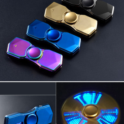 Hột Quẹt Bật Lửa Hồng Ngoại Kiêm Đèn Pin Sạc Điện USB Kiểu Dáng Spinner Tạo 12 Hiệu Ứng Đèn Led - Video Review