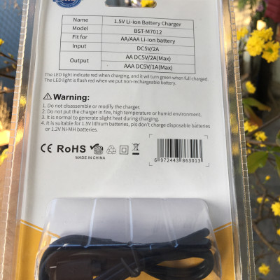 Bộ sạc pin Li-Ion 1.5V 8 cổng sạc được 8 pin AA hoặc AAA cùng lúc sạc nhanh tự ngắt