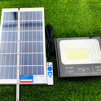 Đèn Năng Lượng Mặt Trời Pha 300W - Chip LED 5730/684 Mắt LED cho Thời Gian Chiếu Sáng Lên Đến 12 Tiếng