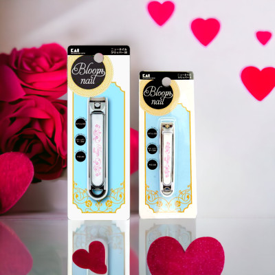 Bấm Móng Tay Inox Hoa Văn Cỡ Vừa Kai Razor 000HC3601 (Màu Trắng)