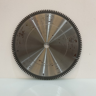 (có vết rỉ) LƯỠI CẮT NHÔM 120 RĂNG đường kính phi Ø 355mm KYNKO MGG355120N