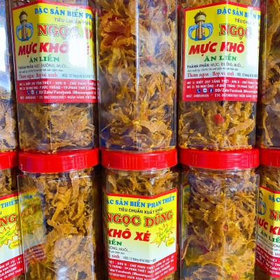 Mực khô xé sợi hộp 200 gram đã chế biến ăn liền ngon ơi là ngon của shop Đặc Sản Biển Phan Thiết NGỌC DŨNG. Hạn sử dụng 12 tháng kể từ ngày đặt hàng