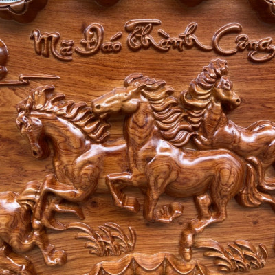 Tranh Quạt Khắc Mã Đáo Thành Công Bằng Gỗ Hương Đá Cao Cấp Thương Hiệu TOKDODO