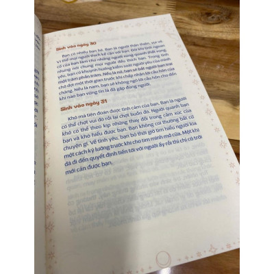 Sách - Bí Mật Vòng Tròn Hoàng Đạo Horoscope - Mật Mã 12 Chòm Sao  - Việt Thư