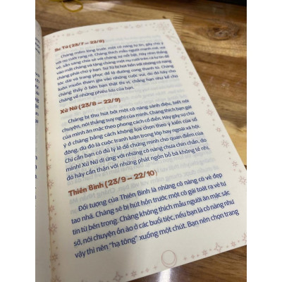 Sách - Bí Mật Vòng Tròn Hoàng Đạo Horoscope - Mật Mã 12 Chòm Sao  - Việt Thư