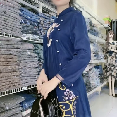 Áo dài cách tân chất lượng cao dành cho những buổi tiệc trang trọng, lễ cưới hỏi tôn nghiêm.