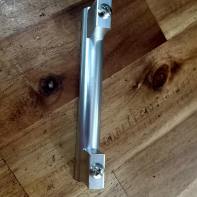 Tay tủ ivan 09643.096 CP/SC crom bóng mờ 