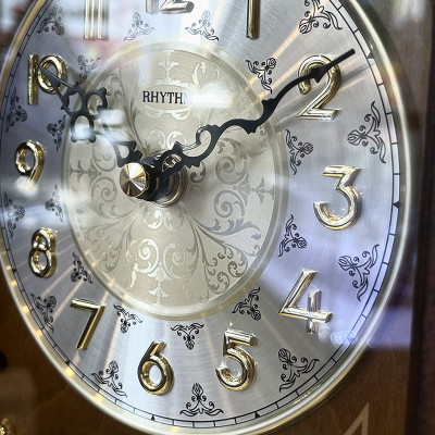 Đồng hồ Để bàn Rhythm CRH209UR06 – Kt 21.0 x 37.0 x 12.5cm, Vỏ gỗ. Dùng Pin.