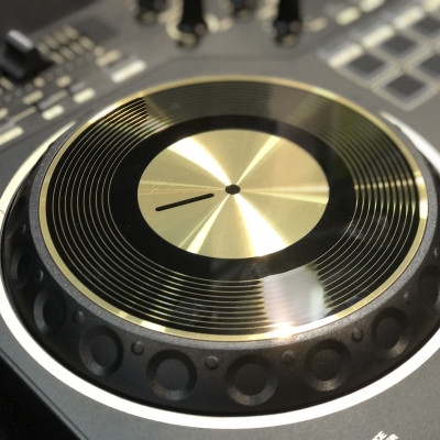 Máy DJ Controller 2 kênh sử dụng Serato  DJ  DDJ REV1 phiên bản viền vàng Pioneer  - Hàng chính hãng