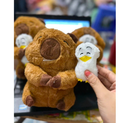 Thú nhồi bông capybara ôm vịt trắng đáng yêu - Size 22cm - Quà tặng gấu bông chuột lang capybara êm mịn cho bé.