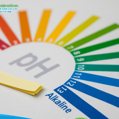 Nước uống kiềm ionLife dung tích 1.25L thùng 12 chai chứa vi khoáng tự nhiên, công nghệ Nhật Bản