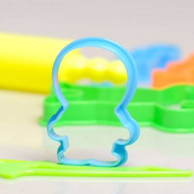 Bộ Sáp Nặn MCT - C03 - 16 Món