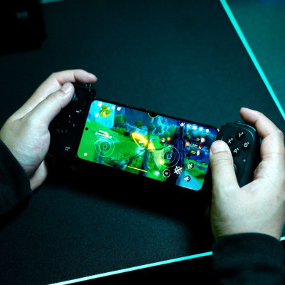 [Mới, hàng chính hãng] Tay cầm điện thoại Razer Kishi V2 Pro Gaming Controller for Android