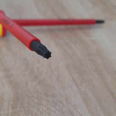 Tua vít đầu sao torx T10 x 181mm cách điện 1000V VDE SATA 61802