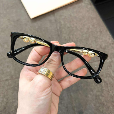 Kính mắt đi đường thời trang dáng nhỏ cho nữ phong cách trẻ trung