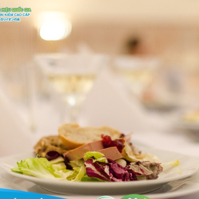 Nước uống kiềm ionLife dung tích 330ml thùng 24 chai chứa vi khoáng tự nhiên, công nghệ Nhật Bản