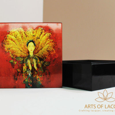 Hộp Lưu Niệm Sơn Mài Họa Tiết Cô Gái Cầm Hoa Sen