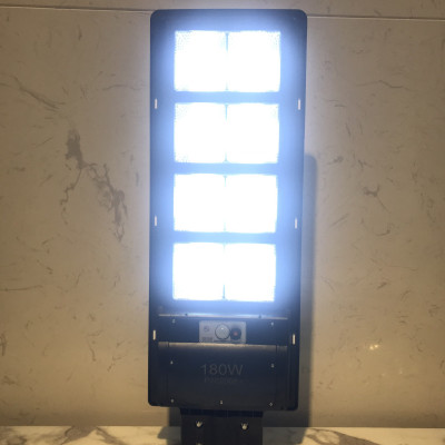 Đèn Năng Lượng Mặt Trời Liền Thể 240w,360w,500w có tay đèn + bass. NLMT 500W & đèn Cảm Biến