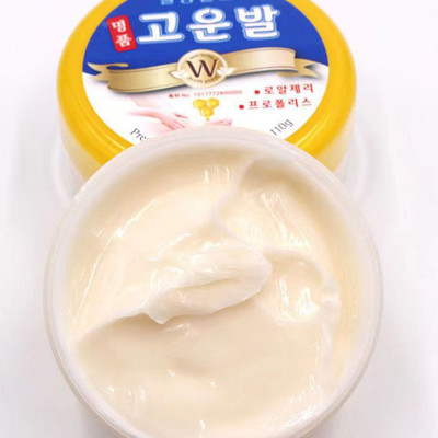 Kem dưỡng da chân và tay mềm mịn chống nứt nẻ Premium Foot Cream Hàn Quốc 110g