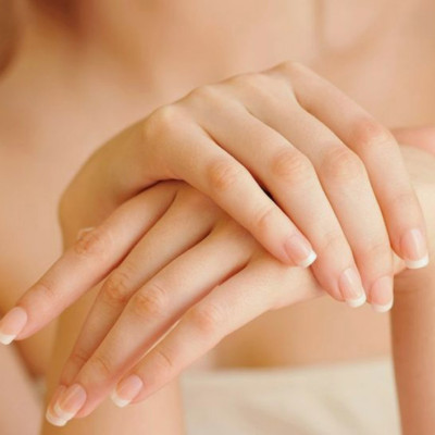 Bấm Móng Tay Inox Thân Nhựa Cỡ Trung Tybe W001 Kai Razor 39262 - KE0110 (Màu Xanh)