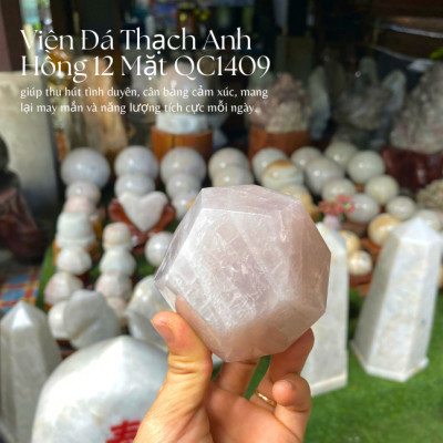 Thạch anh hồng 12 mặt NHASAN QC1409 viên đá của tình duyên, sự  chữa lành và thư thái - nặng 520gr, đường kính 8cm