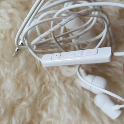 Tai Nghe Dành Cho Điện Thoại Vsmart Bee Lite / Joy 4 Tặng Kèm Núm Silicone Thay Thế - Âm Thanh Trung Thực - Công Suất Lớn - Hàng Chính Hãng