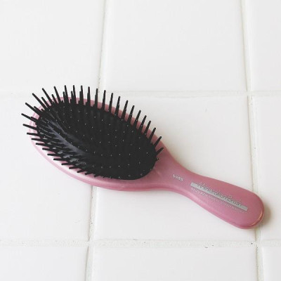 Lược Chải Cao Cấp Làm Từ Nhựa Dẻo Kai KQ-3149 (Màu Hồng)