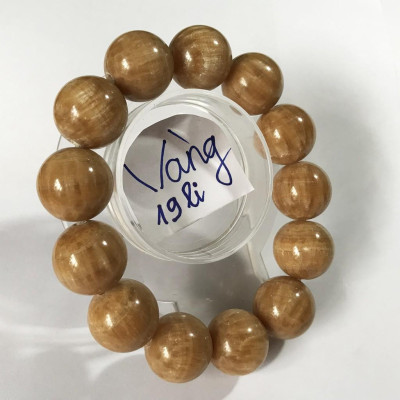 Vòng ngọc màu vàng cho người mệnh Kim và Thổ đường kính hột là 19 cm