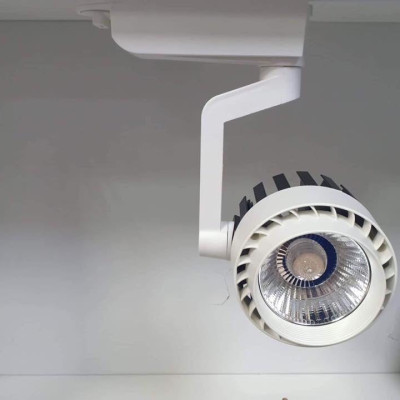 Combo 3 đèn rọi ray 20W + 1 ray 1 mét vỏ trắng CN700 cao cấp