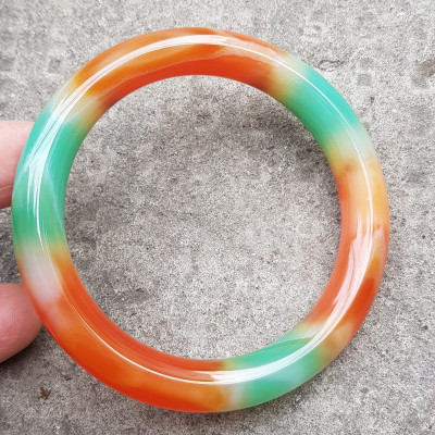 Vòng tay đá mã não tứ quý mới chột to đẹp quá Ni 57mm x chột 10mm Nữ thích đeo vòng chột to 55kg - 65kg đeo ạ Vòng màu xanh ngọc cam đều lam trắng đỏ nhẹ đều vòng rất đẹp ạ