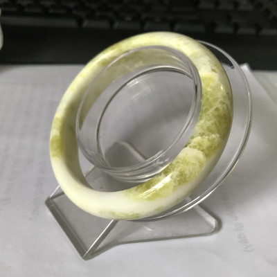 Vòng tay đá tự nhiên màu vàng chanh cho người mệnh Thủy và Kim cao từ 1.5 đến 2.3 cm