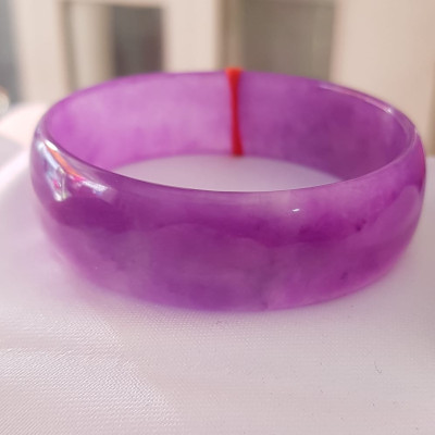 Vòng Tay Nữ Đá Cẩm Thạch Mới Bản Hẹ Tím rịm đều quá đẹp Ni 52mm x Cao16mm x Dầy 4mm Chất liệu đá cẩm thạch Màu tím tịm nhẹ đều bóng đẹp quá Size vòng 52mm Nữ mạng hỏa mạng thổ 47kg đến 50kg đeo ạ