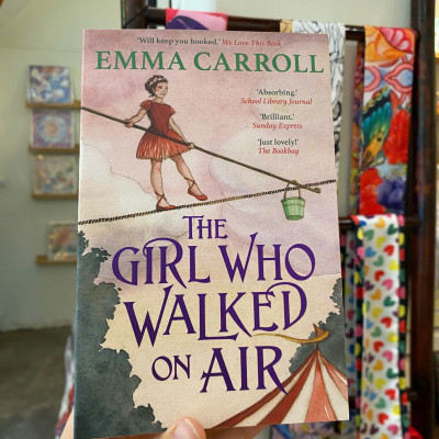 Sách - The Girl Who Walked On Air by Emma Carroll | Children English Novel / Ngoại văn Nhập khẩu