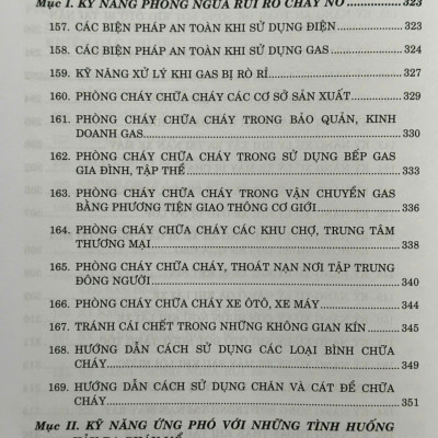 Sách Kỹ Năng An Toàn và Sơ Cấp Cứu Ban Đầu Trong Cuộc Sống Hàng Ngày (V2620A)