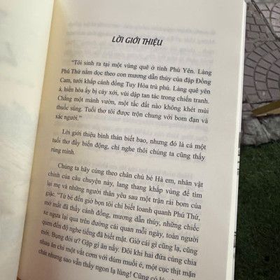 TUỔI THƠ LANG BẠT - Phạm Tú Uyên - Starbooks