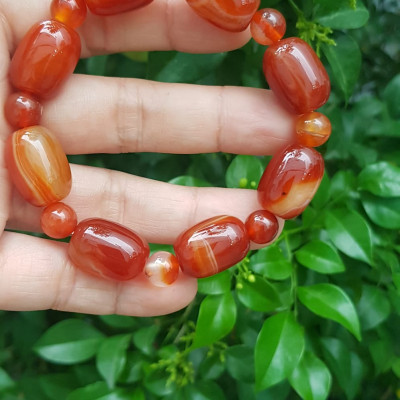 Vòng tay nữ đá mã não đỏ vân phối kiểu hạt thống hạt tròn size hạt 13mm Màu đỏ đậm nhạt vân tự nhiên nữ mệnh hoả mệnh thổ đeo may mắn rẻ xinh đẹp ạ